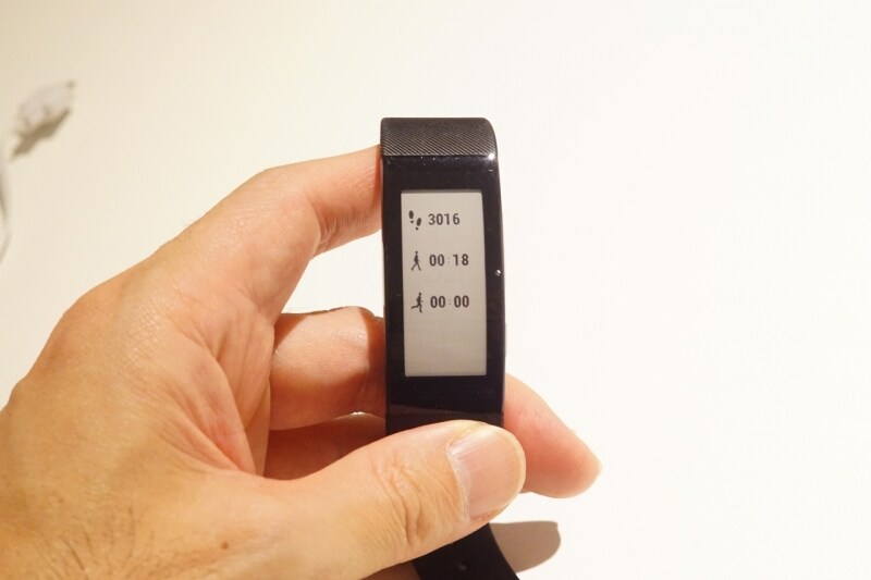 図5画面を切り替えの様子。普段は時計表示ですが、ボタンを押すことで、トグルで表示が変わります。