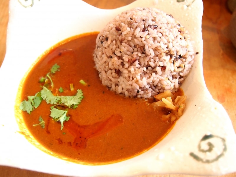 プラス100円で白いご飯を8穀米の薬飯にしてもらう