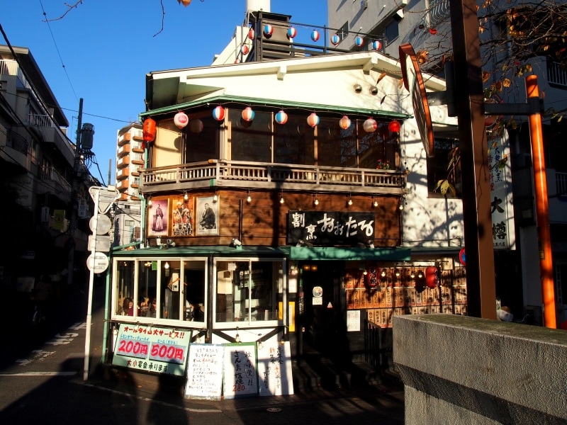 夜は居酒屋、昼はランチもやっている