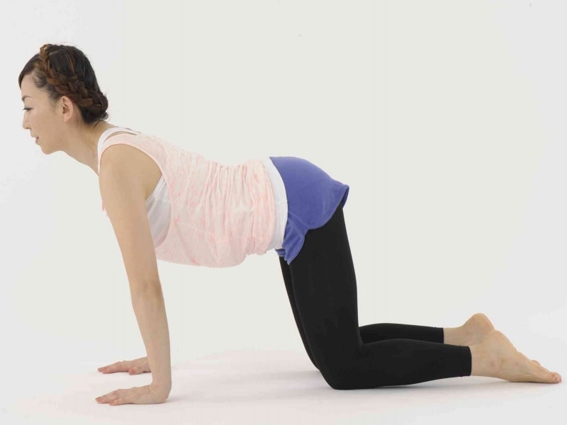 鎖骨を前に出すように