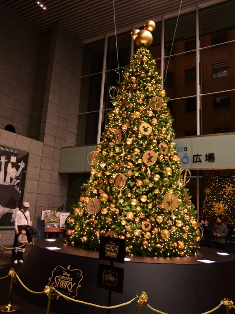 丸の内オアゾ1階undefinedクラシック作品をテーマにしたツリー