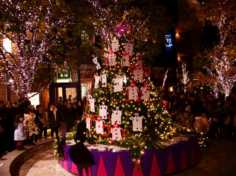 丸の内パブリックスクエアundefined「ふしぎの国のアリス」のツリー