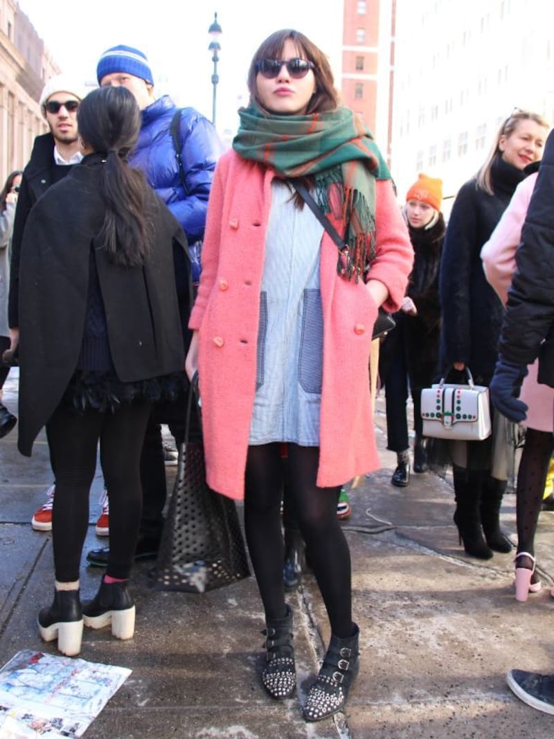 チェック柄マフラーundefined(c)Rie Miyata