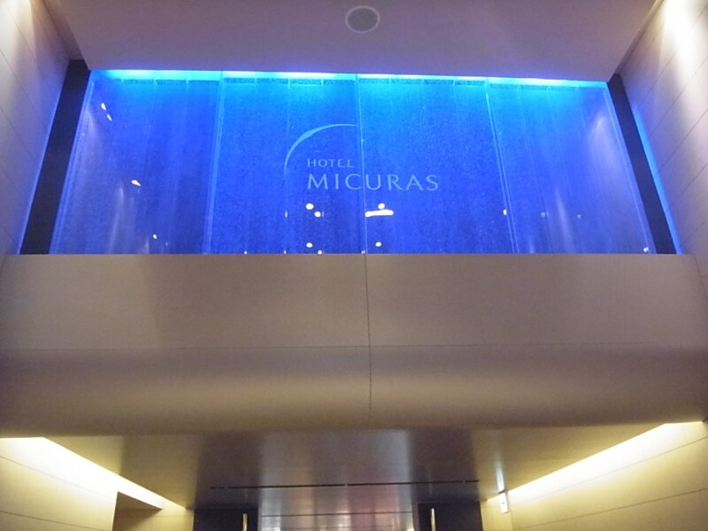 入口頭上をみると