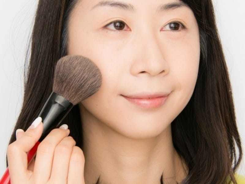 ブラシを使って透明感のある仕上がりに