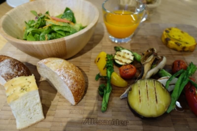 レストランでは、野菜たっぷりのランチも。