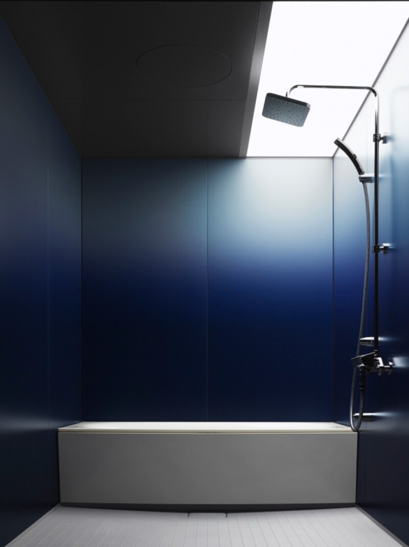 光のイメージと壁が調和する空間