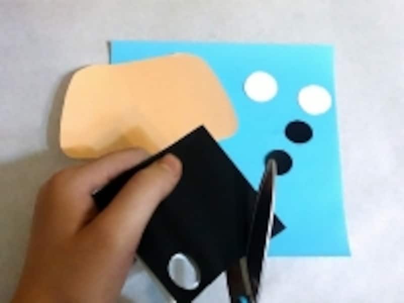 色紙で好きな顔を作りましょう