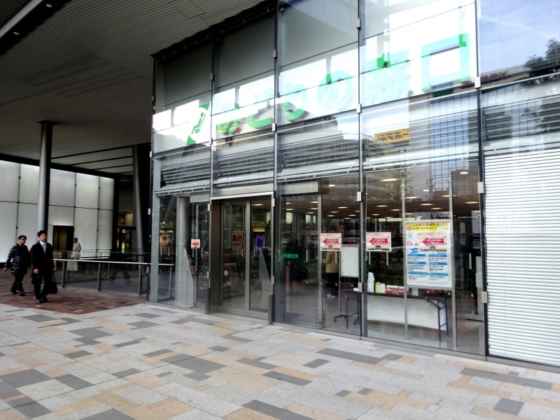 八重洲口の１階にある