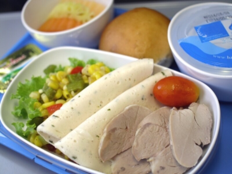 機内を快適に過ごすための飲食のポイント