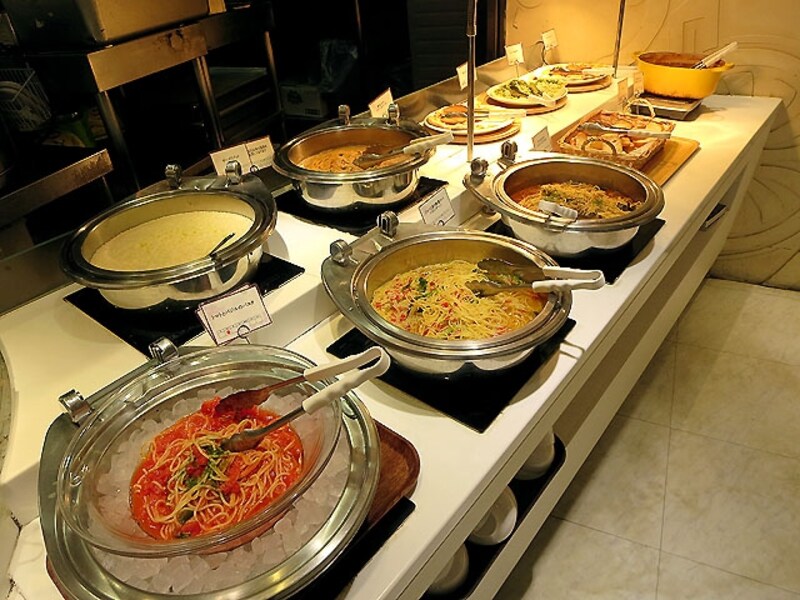 プラチナビュッフェ 主菜のブッフェ台