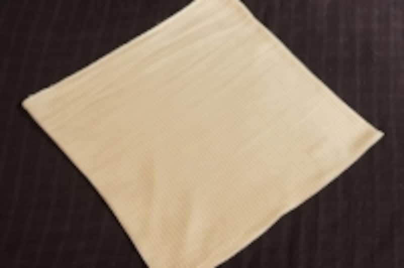 シルクウエストウォーマー（Mionno 3,132円）