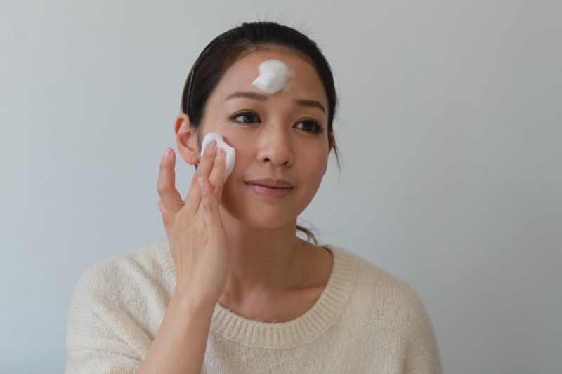 洗顔料をお顔にのせます。