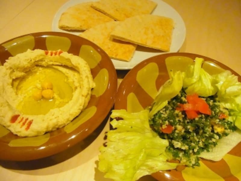 フムスとタッブーリ