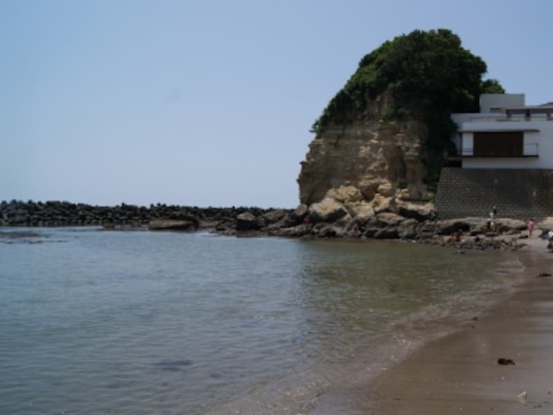 七里ヶ浜より見た小動岬