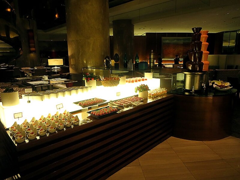 マーブルラウンジ 奥のブッフェ台