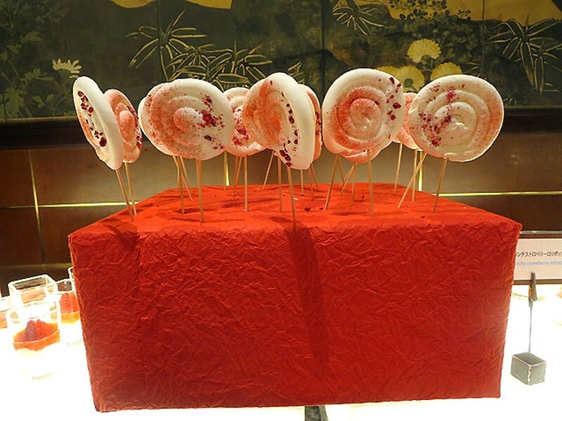 マーブルラウンジ クランチストロベリーロリポップ