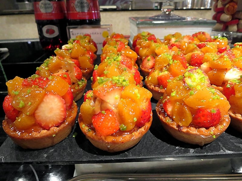 ザ・テラス 苺とアプリコットのタルト