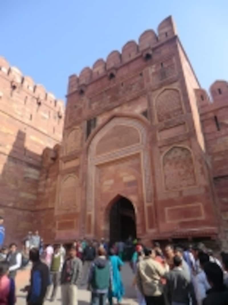 アグラ城はムガル帝国の都の中心。いわば江戸城と同じ存在