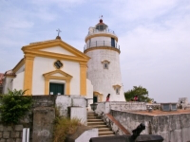 山の頂上にある