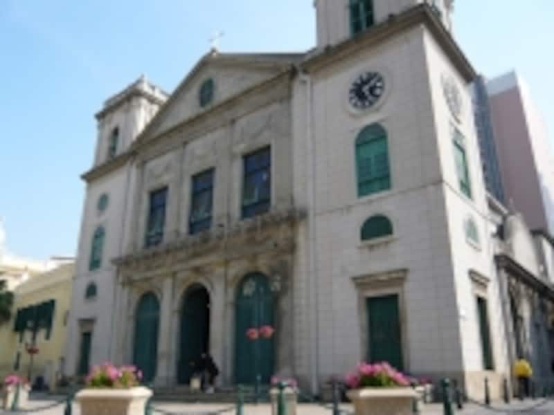 ポルトガル語名称は「セ大聖堂」でリスボンにも同名の教会がある