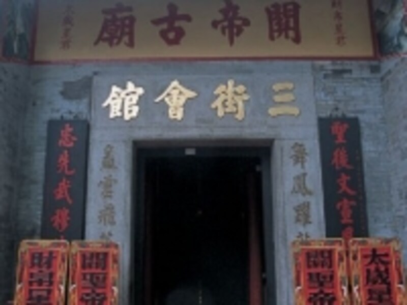 訪れる人が絶えない