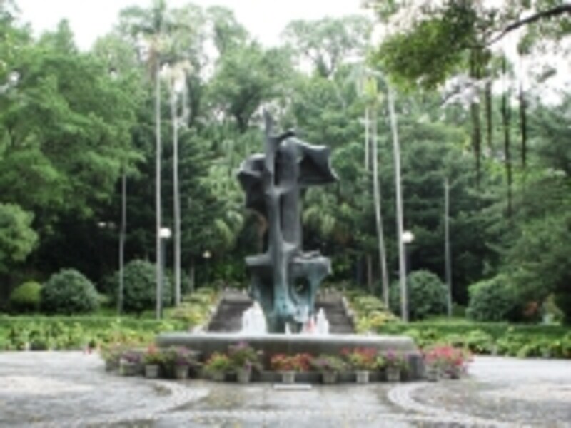 叙事詩「Os Luciadas」を残した大航海時代を代表するポルトガル人作家カモンエスの像gaある (c) Miyuki Kume