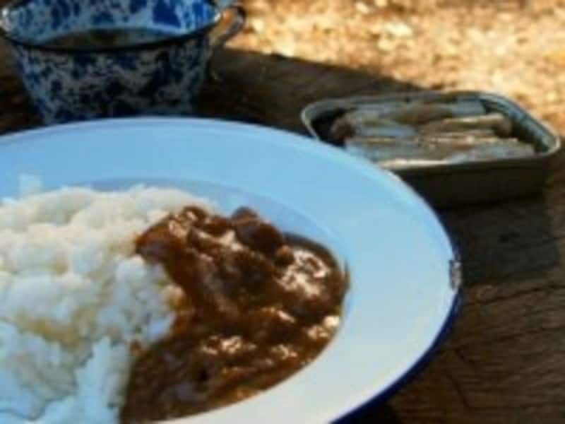 燻製カレーとオイルサーディン。燻すだけで豊かな味わい