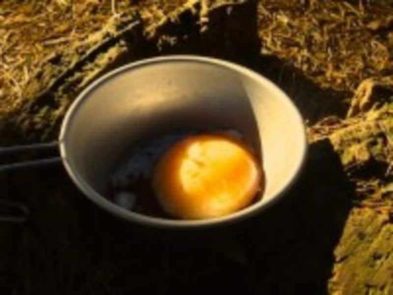 燻製した醤油を温泉卵にたらり！