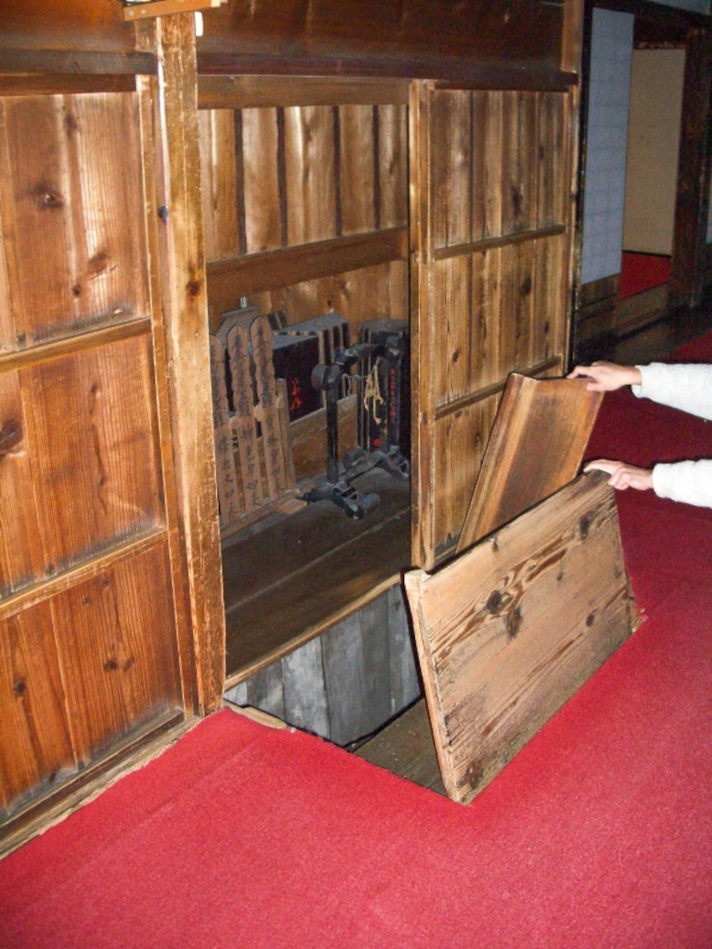 本堂裏の隠し階段＠忍者寺（妙立寺）