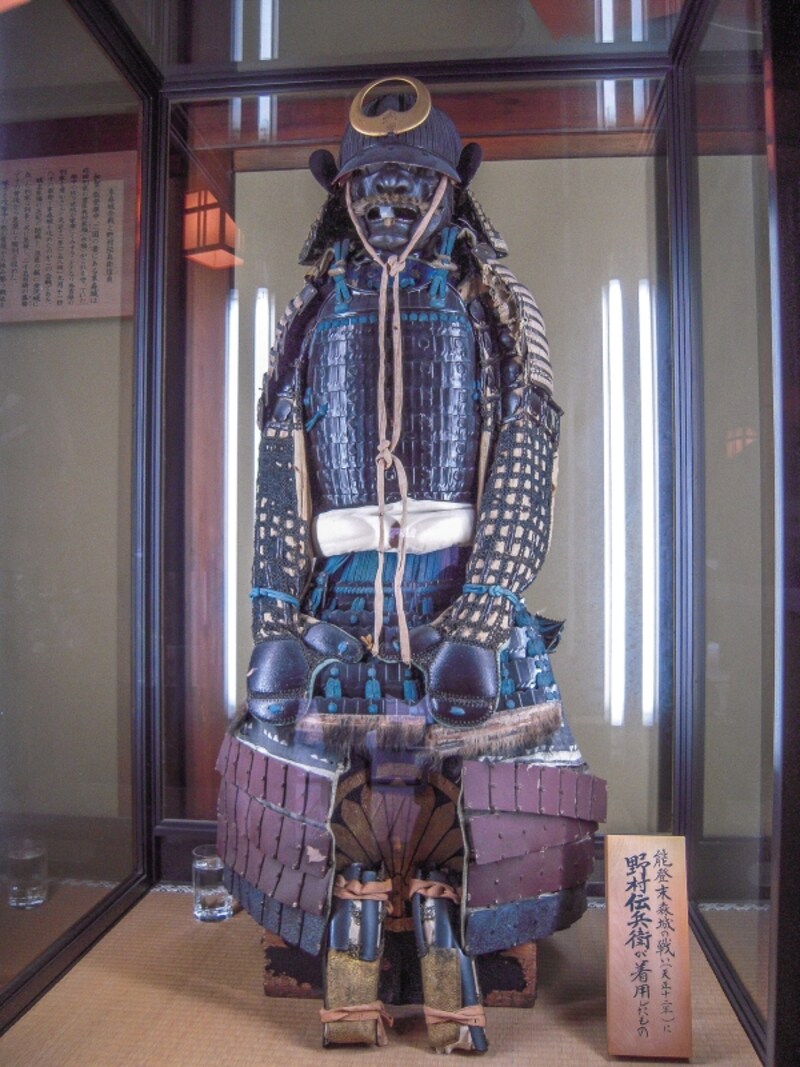 野村伝兵衛が着用した鎧と兜