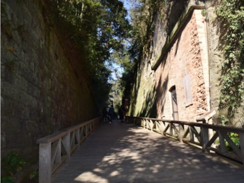 明治時代のレンガ造りの要塞エリア