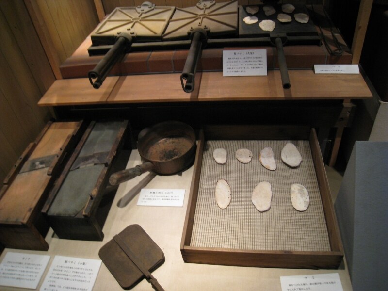 川越の芋せんべいを焼く道具