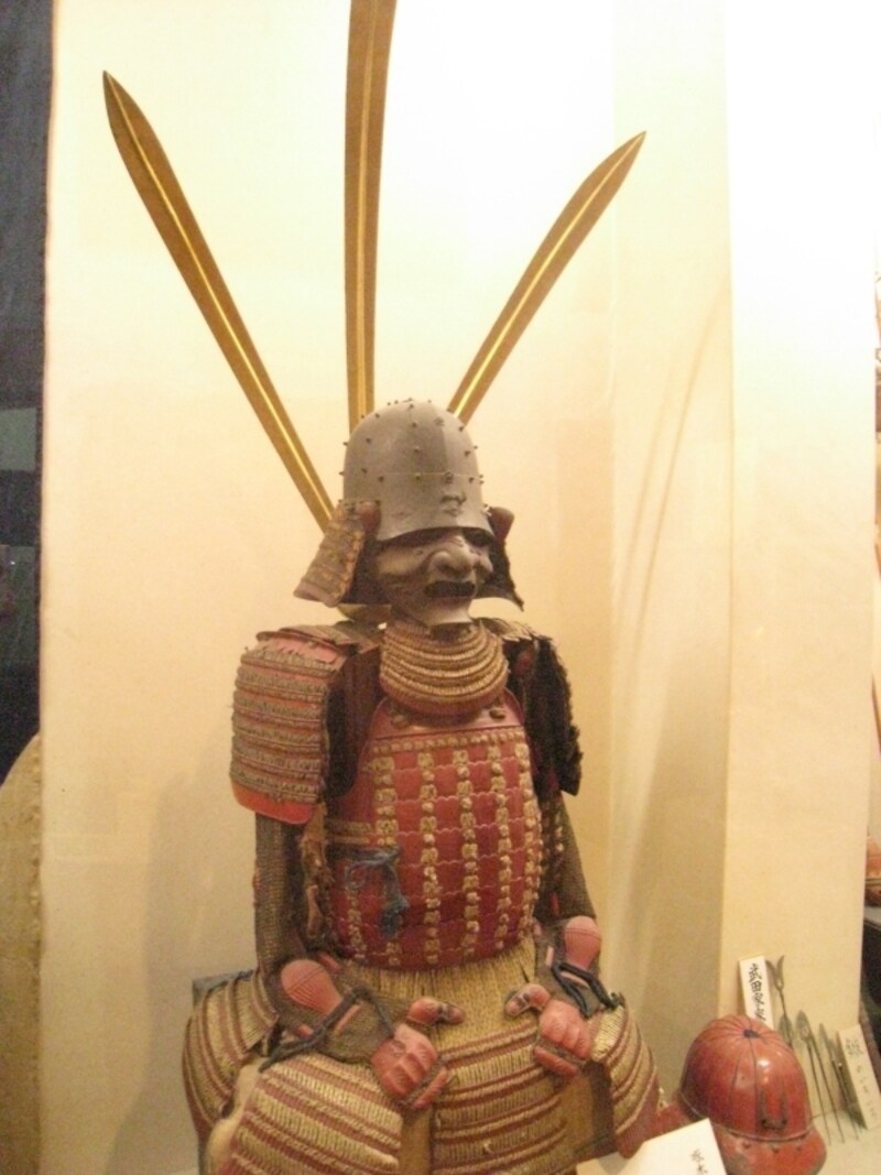 面白いですね。甲冑のファッションて興味深いです。