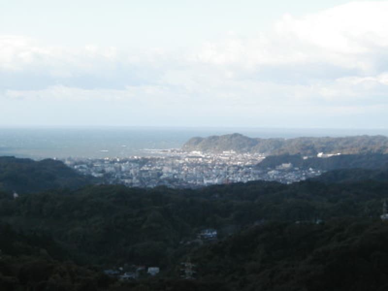 海と山に囲まれた鎌倉の市街地
