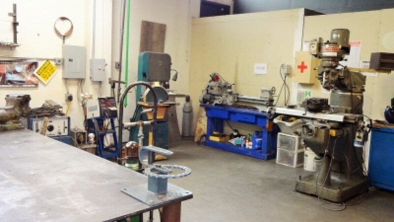 金属加工部門の写真