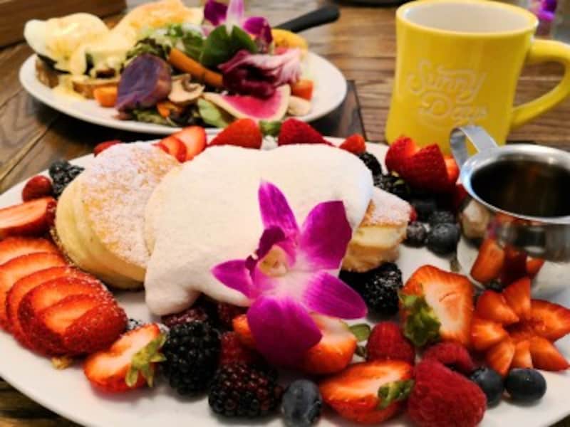 フルーツいっばい！ サニーデイズのパンケーキ