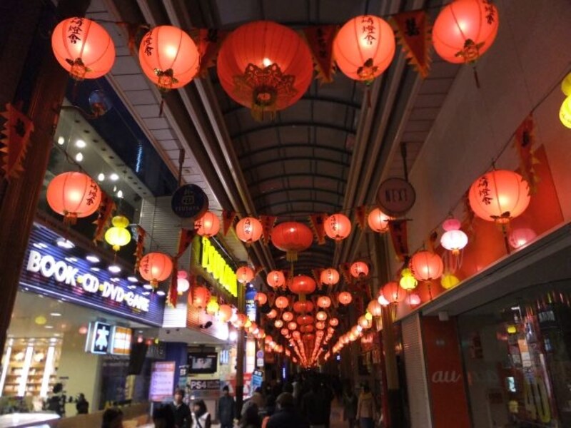 長崎ランタンフェスティバル/浜んまち会場/アーケードに並ぶランタン