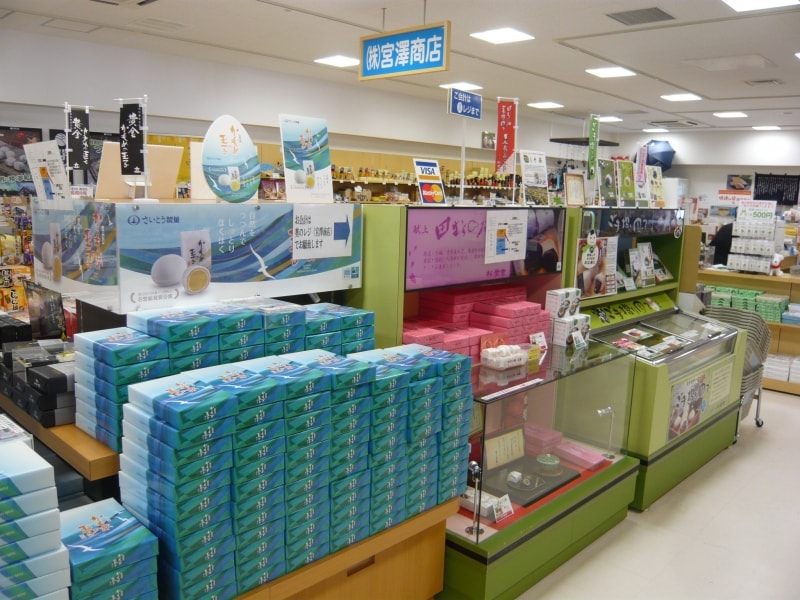 スイーツからお酒まで、品揃えいろいろ