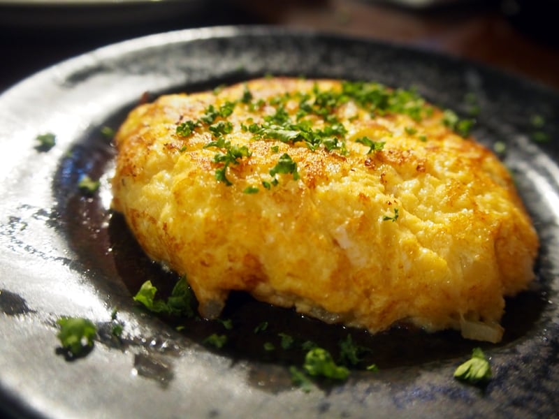 バスク風に小さく焼いたオムレツ「塩鱈のミニ・トルティージャ500円」