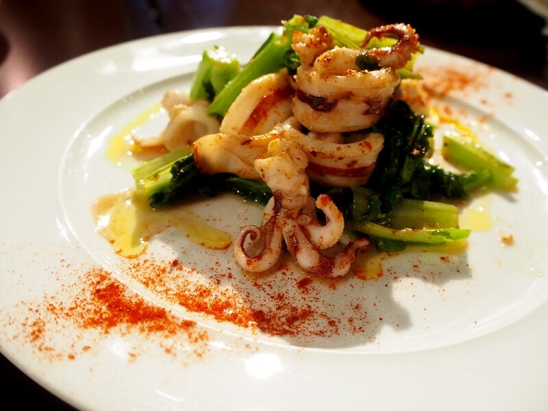 本日のオススメ「ヤリイカと冬の菜の花のガーリックソテー800円」