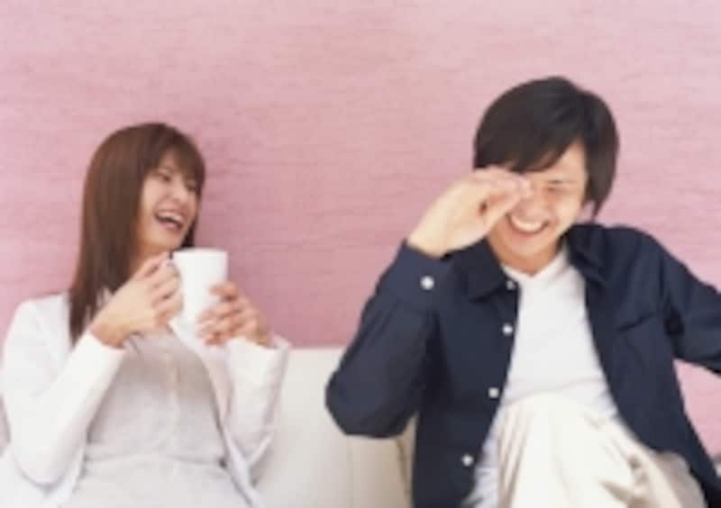 お茶する男女