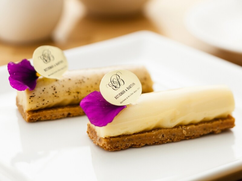 チーズケーキ（アールグレイ・プレーンundefined各1000円／紅茶とのセットメニューundefined1700円～）