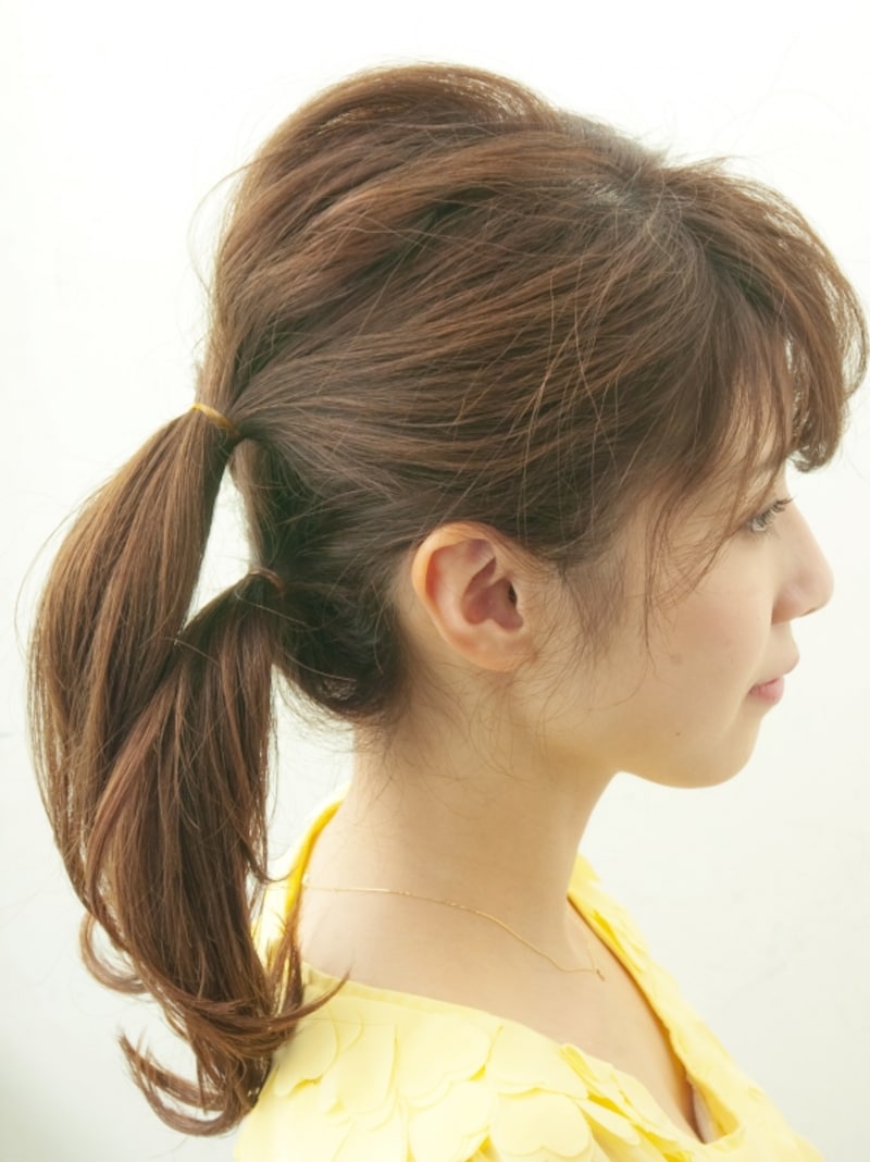 耳後ろ上下に並べる