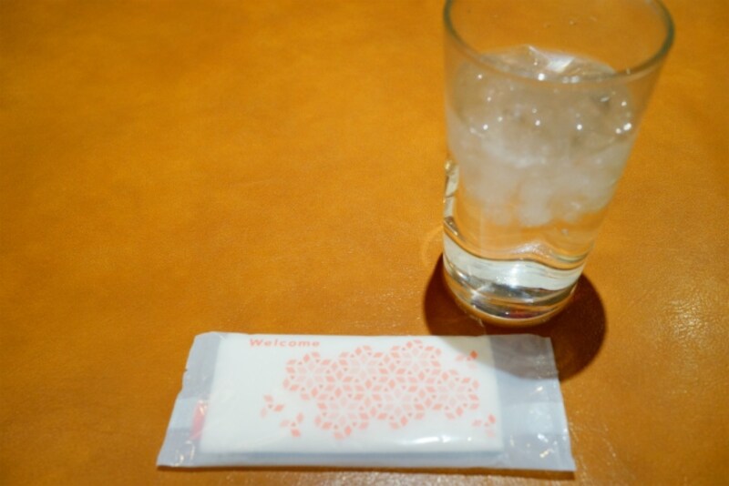５つのメニューをオーダーして待っています