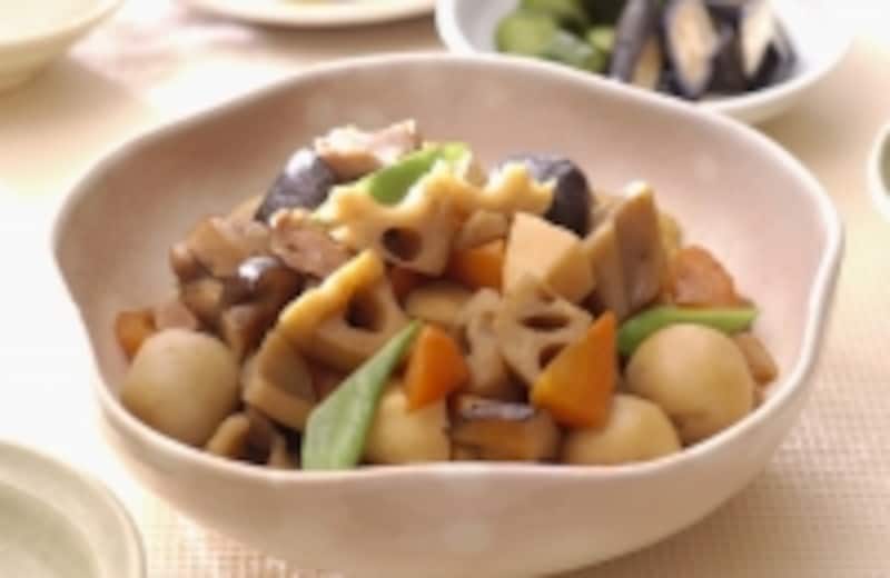 冷凍野菜は旬の時期に大量生産し、加工されたものがほとんど。栄養価を保ったまま、季節はずれでも食べることができるのがメリットです。