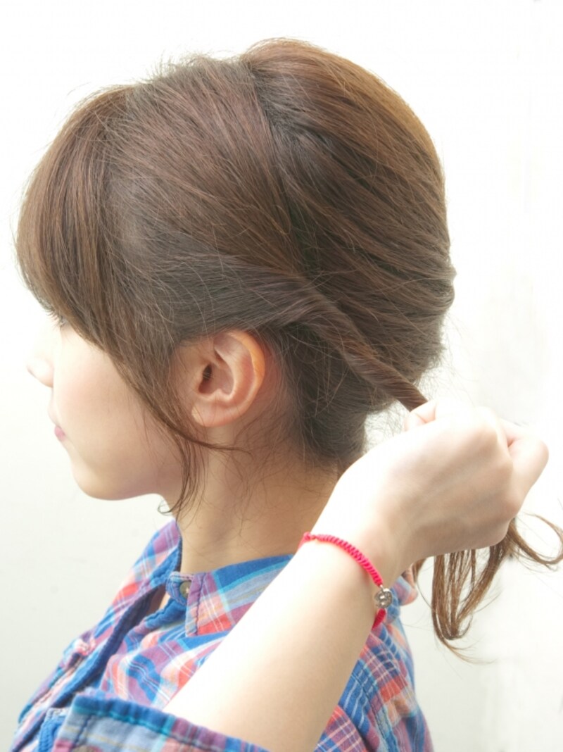 後ろに向かってねじる