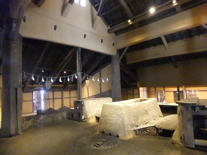 菅谷たたら「高殿」の室内