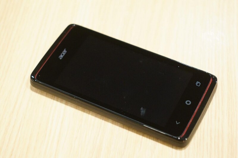 ディスプレイサイズは4インチのスマートフォンとなります。