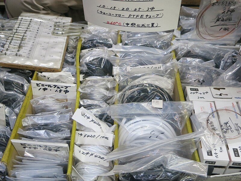 様々なチューブの品揃え画像